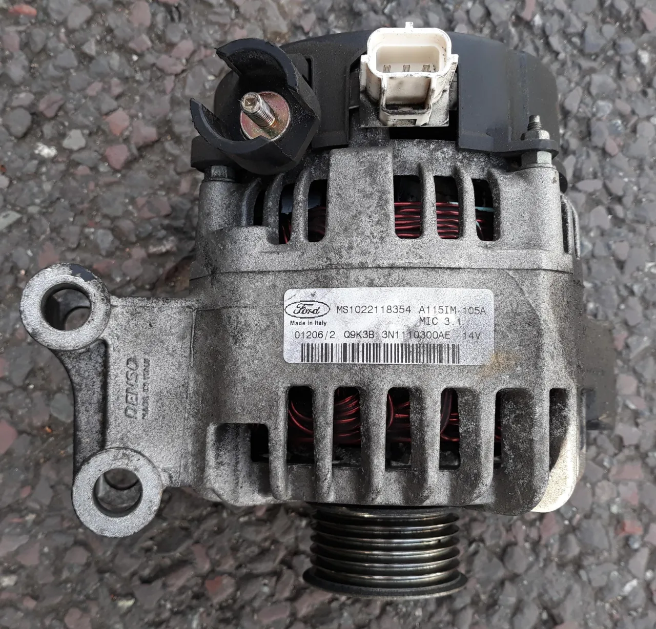Zdjęcie Objawy uszkodzonego alternatora w Ford Focus MK2 – jak je rozpoznać?