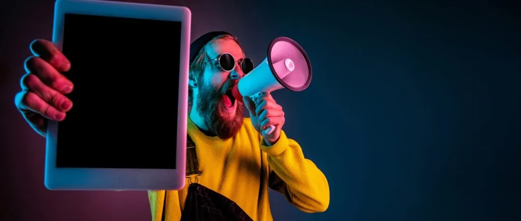 Zdjęcie Kto to jest lektor i jak wpływa na odbiór filmów i audiobooków