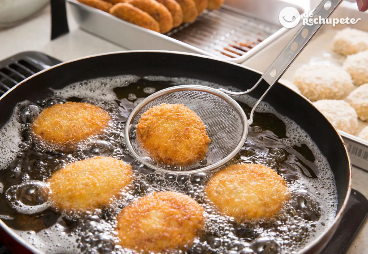 Zdjęcie Temperatura del aceite para freír croquetas sin congelar de forma perfecta