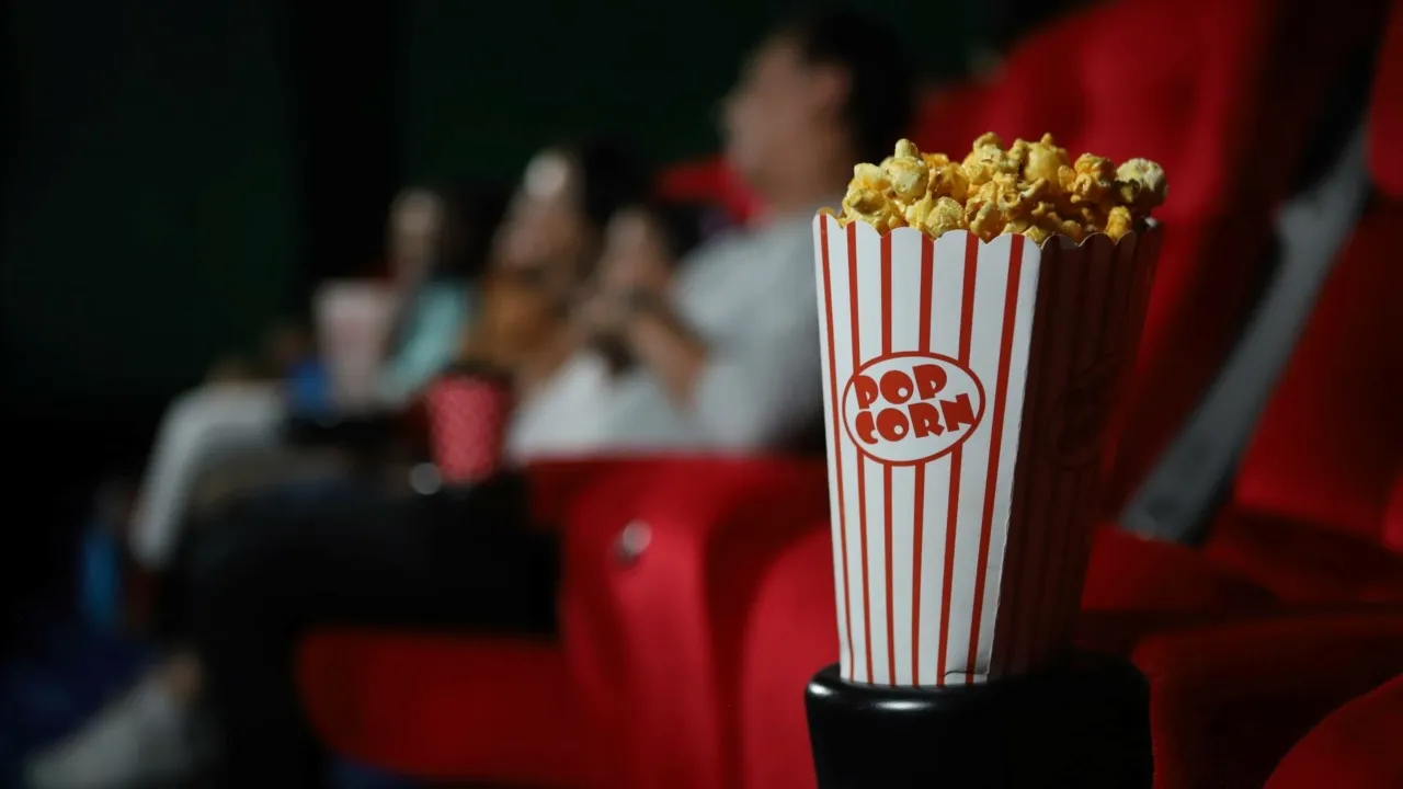 Zdjęcie Kino niezależne i Hollywood: Co naprawdę je różni i dlaczego to ważne