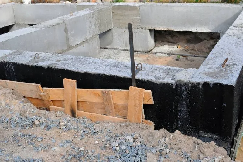 Zdjęcie Jaką izolację na fundament wybrać, aby uniknąć problemów z wilgocią?