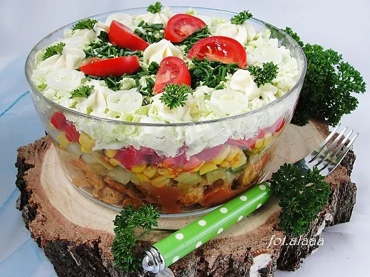 Zdjęcie Sałatka gyros ile może stać w lodówce? Sprawdź, by uniknąć zepsucia