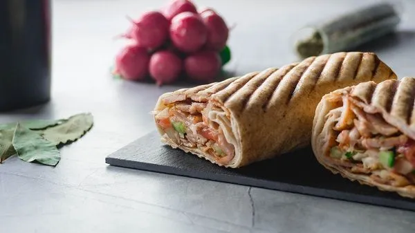 Zdjęcie Czy kebab to fast food? Odkryj prawdę o tej popularnej potrawie