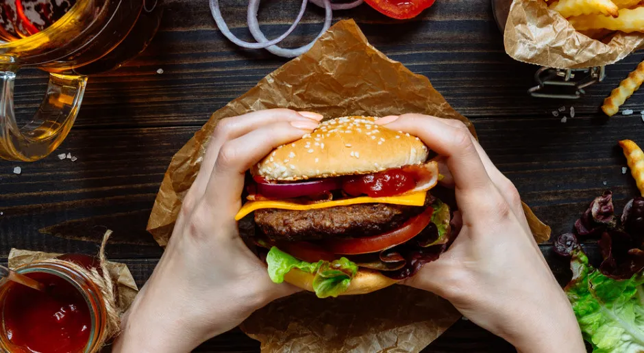 Zdjęcie Jak idealnie smażyć burgera - czas, techniki i sekrety smaku