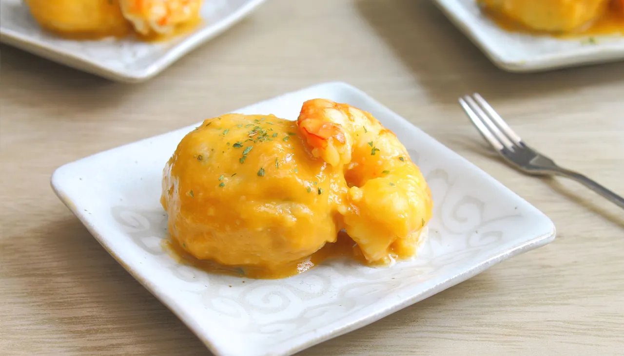 Zdjęcie Deliciosa receta de pescado en salsa con gambas fácil y rápida