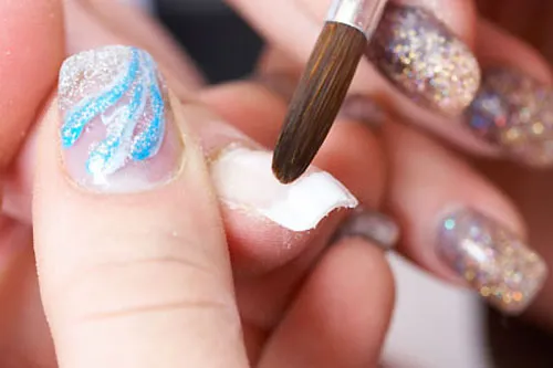 Zdjęcie Czym jest manicure akrylowy? Poznaj jego zalety i ryzyka