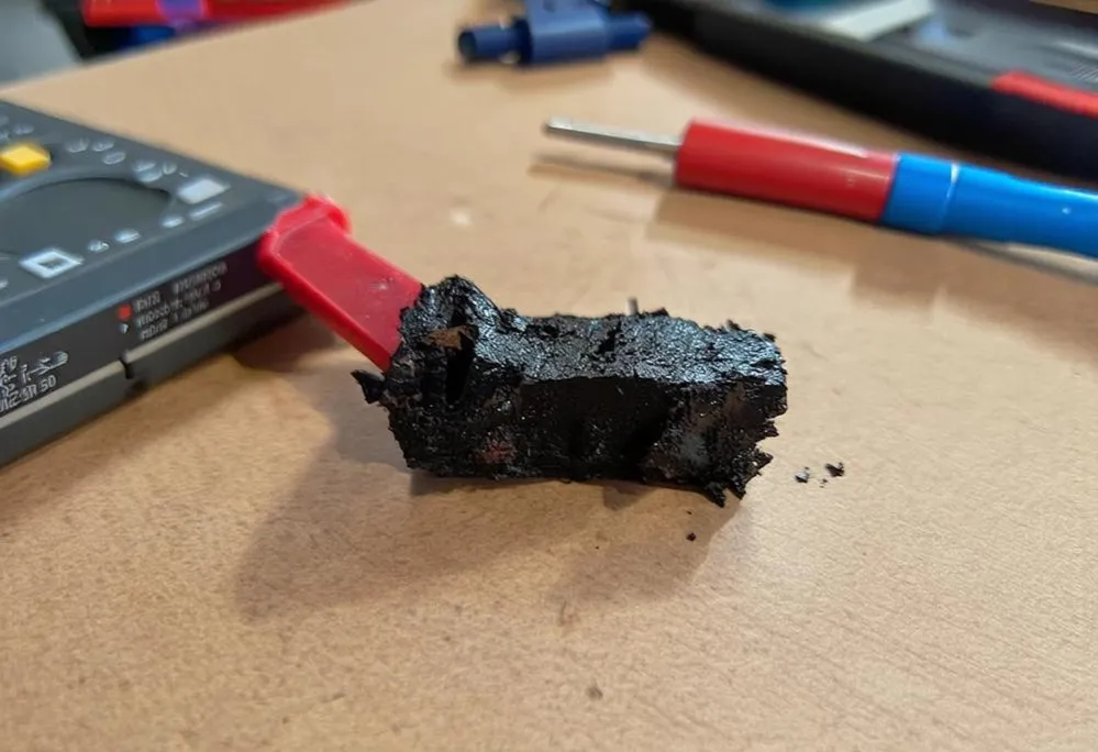 Zdjęcie Jak rozpoznać spalony bezpiecznik w domu i uniknąć problemów elektrycznych