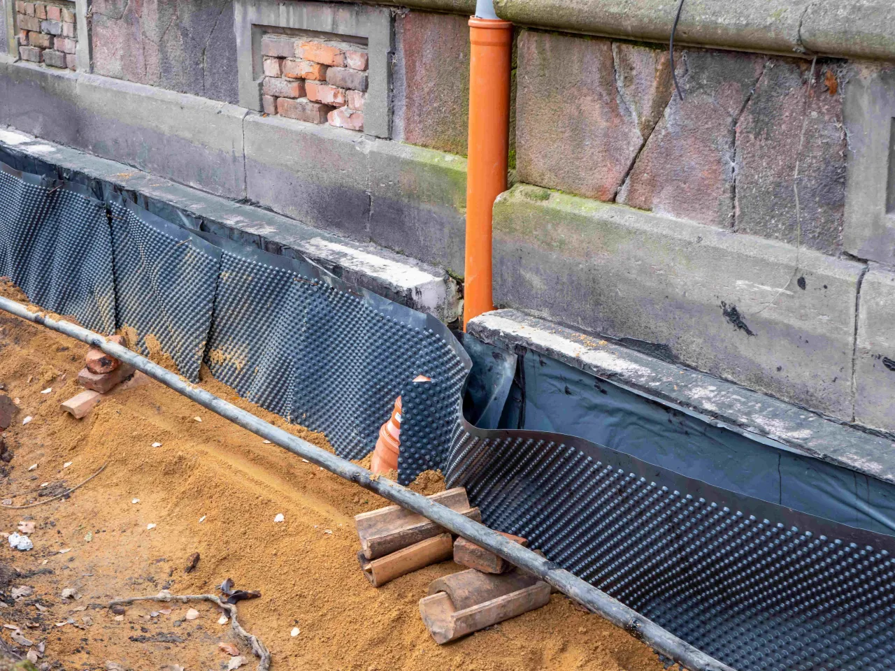 Zdjęcie Jak izolować fundament samodzielnie - prosty sposób na trwałą ochronę