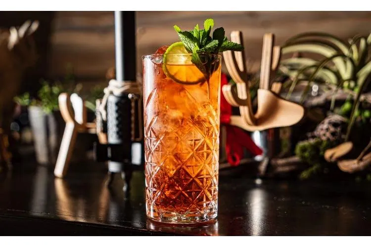 Zdjęcie Męski drink: 10 mocnych koktajli, które musisz spróbować