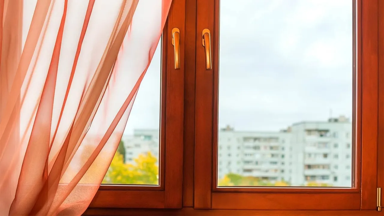 Zdjęcie Czym pomalować drewniane okna na zewnątrz: 7 sprawdzonych metod