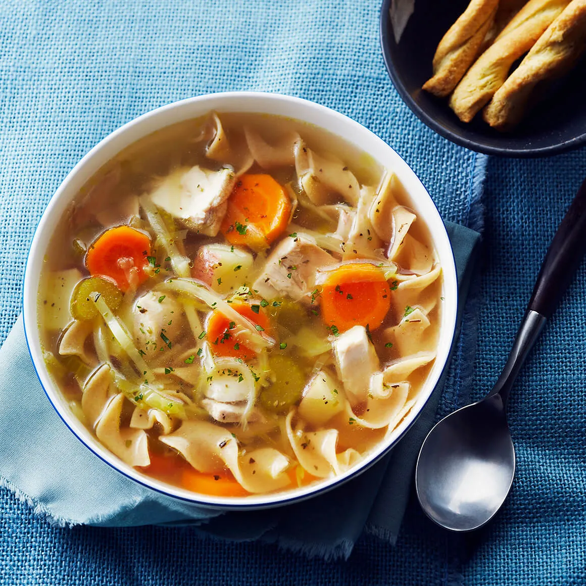 Zdjęcie Recette de soupe au poulet réconfortante pour un repas sain et savoureux