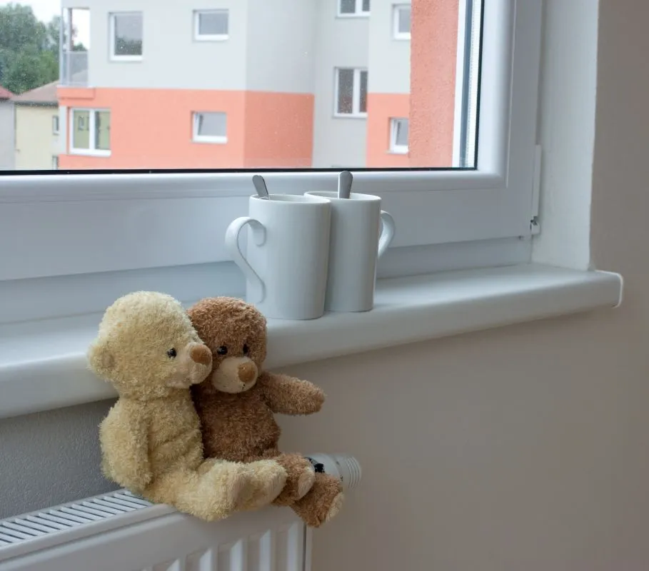 Zdjęcie Jak wykończyć parapet wewnętrzny - uniknij najczęstszych błędów