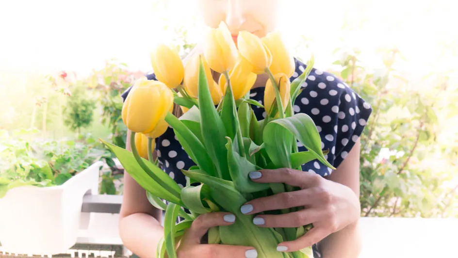 Zdjęcie Ile kwiat&oacute;w wręczyć? Praktyczny przewodnik po savoir-vivre