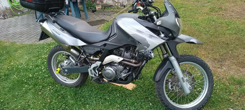 Zdjęcie Ile oleju do silnika aprilia pegaso 650? Uniknij problemów z silnikiem