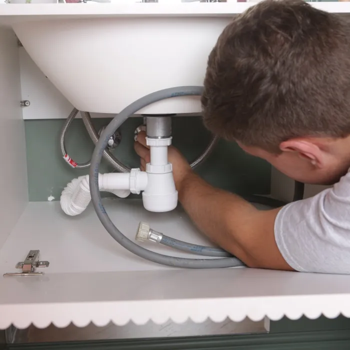Zdjęcie Ile od punktu bierze hydraulik? Poznaj ukryte koszty usług hydraulicznych