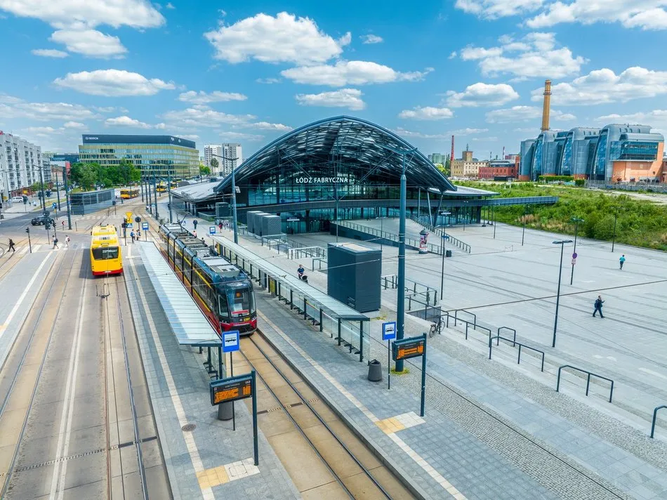 Zdjęcie Gdzie zaparkować przy dworcu Łódź Fabryczna? Sprawdź najlepsze opcje