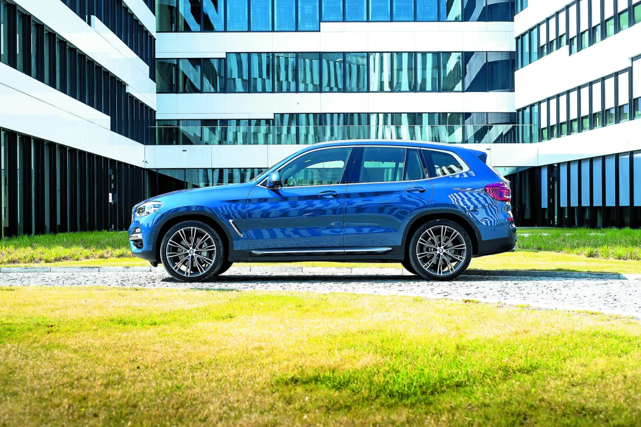 Zdjęcie Pojemność baku BMW X3 – co musisz wiedzieć przed zakupem
