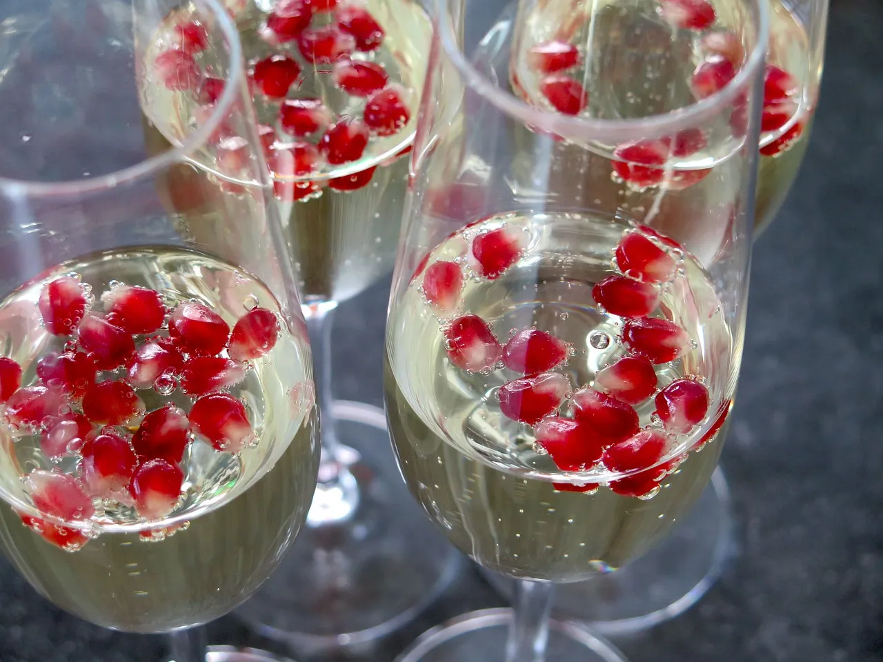 Zdjęcie Najlepsze drinki z winem musującym, które zachwycą Twoich gości