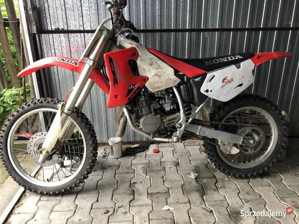 Zdjęcie Honda CR 80 ile ma koni? Odkryj moc silnika i specyfikacje motocykla