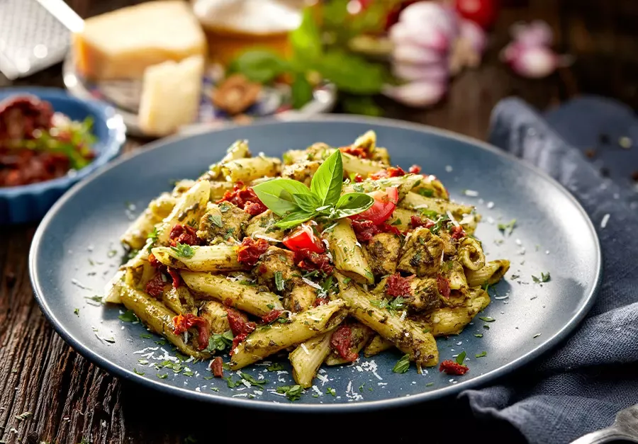 Zdjęcie Szybkie i proste penne z pesto bazyliowym, które zachwyci smakiem