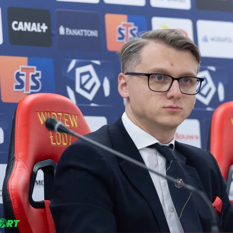 Zdjęcie Ile zarabiają piłkarze 1. ligi? Niespodziewane wynagrodzenia i czynniki wpływające