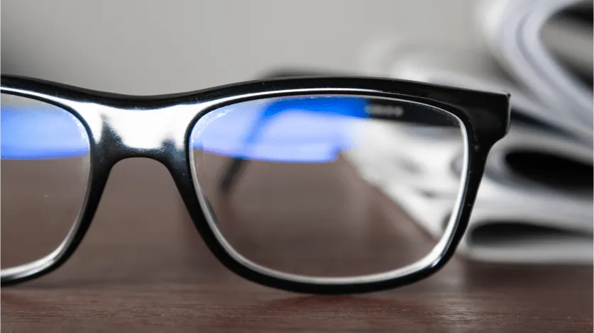 Zdjęcie Okulary z filtrem światła niebieskiego: Kiedy warto je nosić?