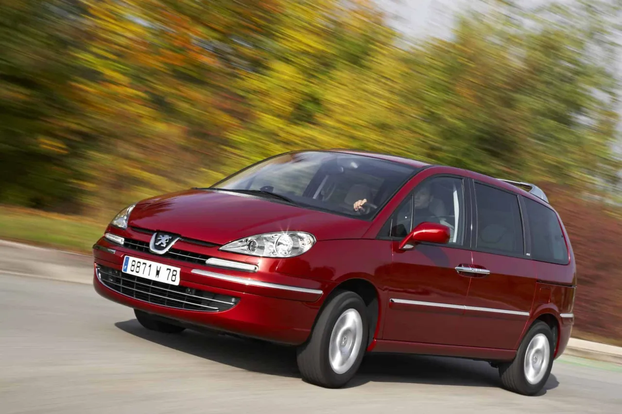 Zdjęcie Peugeot 807: Jaki silnik wybrać? Uniknij kosztownych pomyłek!