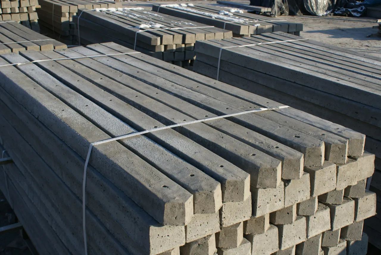 Zdjęcie Słupy betonowe zbrojone – klucz do trwałych konstrukcji budowlanych
