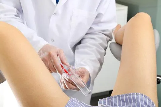 Zdjęcie Co dokładnie widzi ginekolog podczas badania? Sprawdź, co jest oceniane