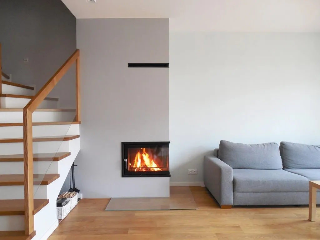 Zdjęcie Jak obudować kominek: bezpieczne i estetyczne rozwiązania dla Twojego wnętrza