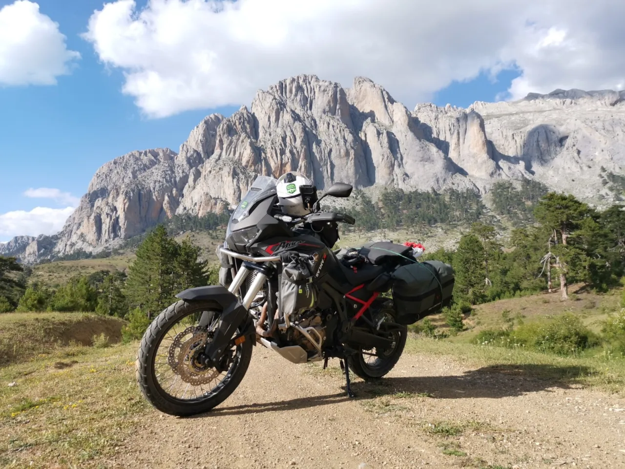 Zdjęcie Jakie opony do turystycznego enduro - wybierz najlepsze modele dla siebie