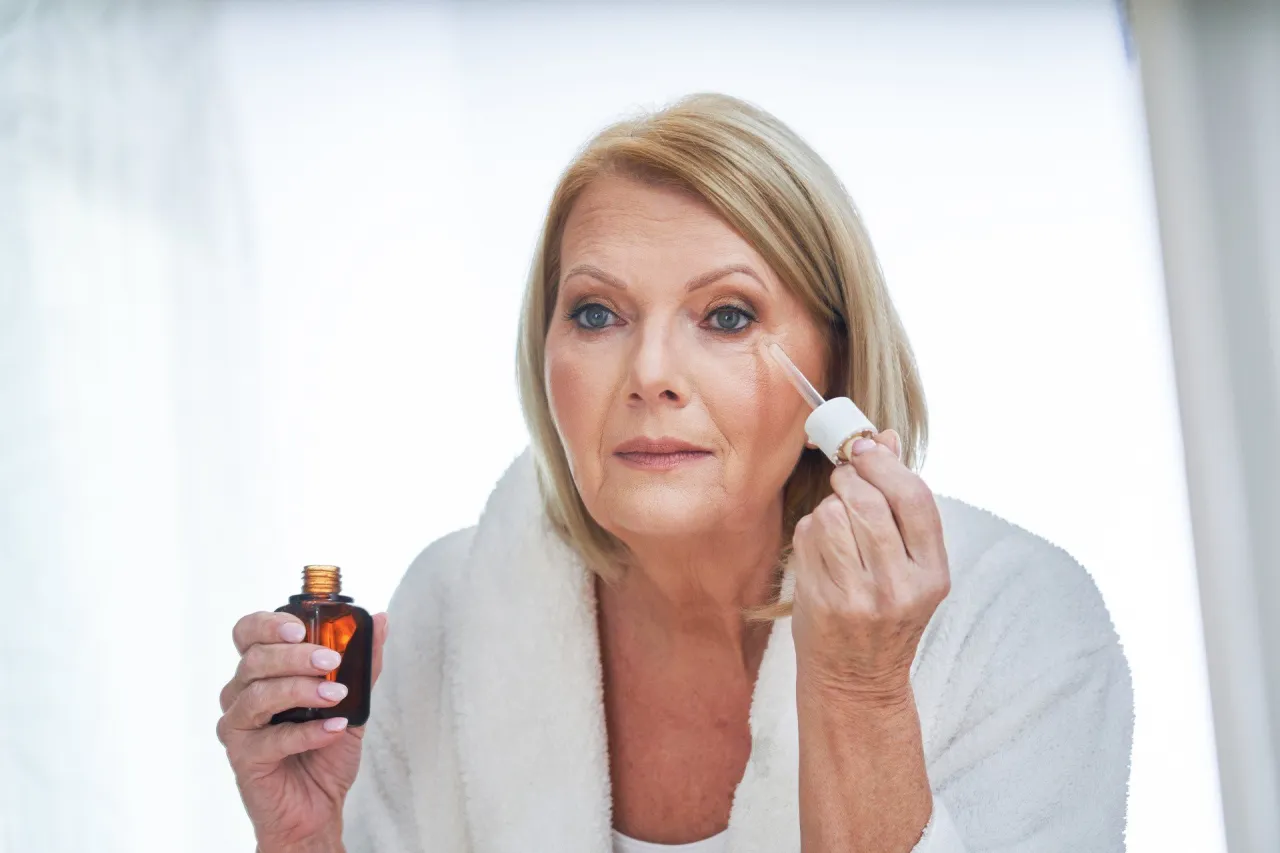 Zdjęcie Czy serum z witaminą C wysusza skórę? Oto, co musisz wiedzieć
