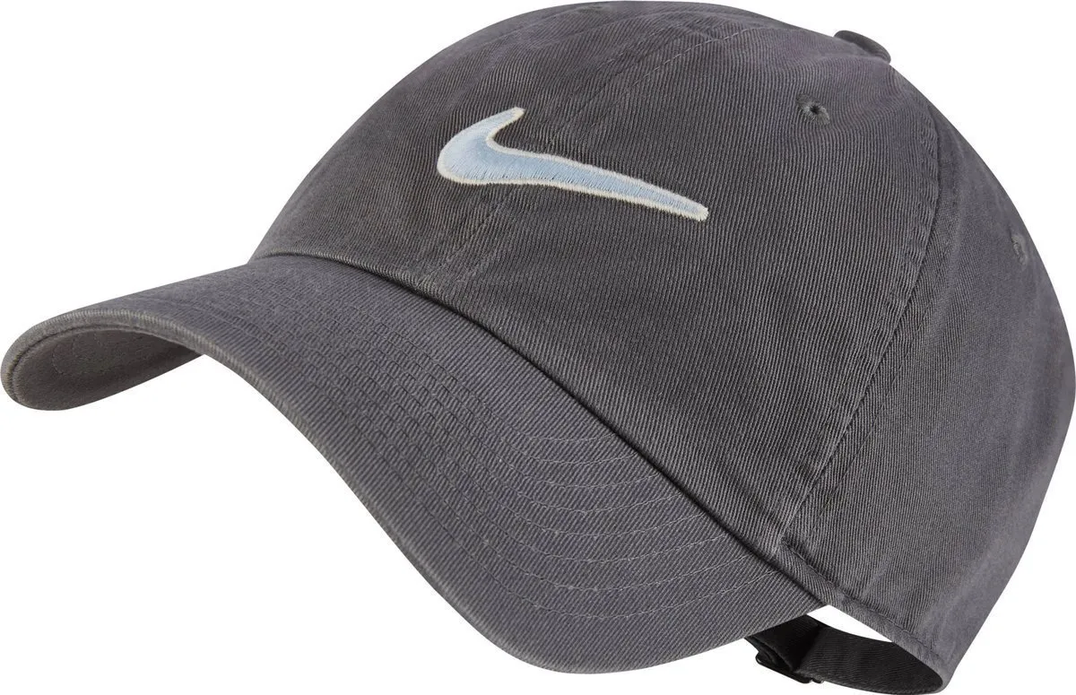 Zdjęcie Ile kosztuje czapka z Nike? Ceny różnych modeli i gdzie kupić taniej