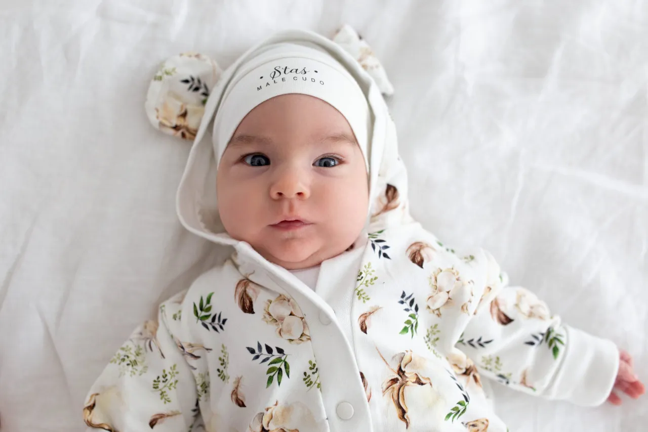 Zdjęcie Kombinezon dla noworodka: Rozmiar 56 czy 62? Uniknij błędu!