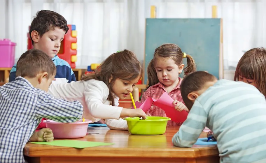 Zdjęcie Jak oznaczyć ubrania do przedszkola, aby uniknąć zgubienia rzeczy?