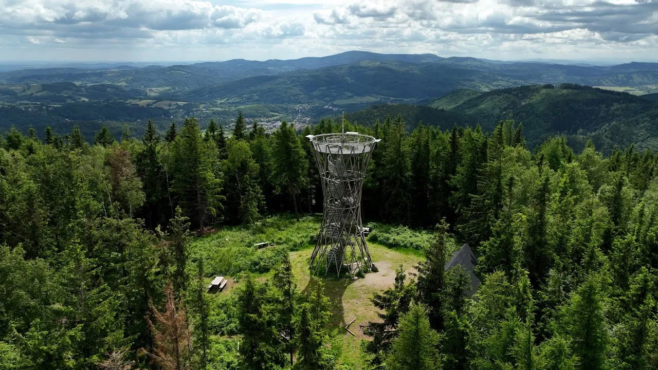 Zdjęcie Wieża widokowa na Borowej: spektakularna panorama Gór Wałbrzyskich