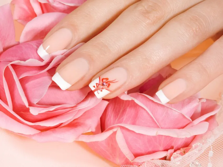 Zdjęcie Jak wykonać french manicure: 7 kroków do idealnych paznokci