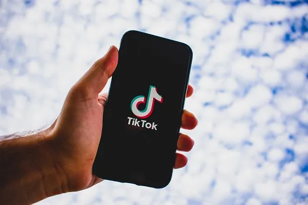 Zdjęcie TikTok - Co to jest i jak działa? Poznaj popularną aplikację