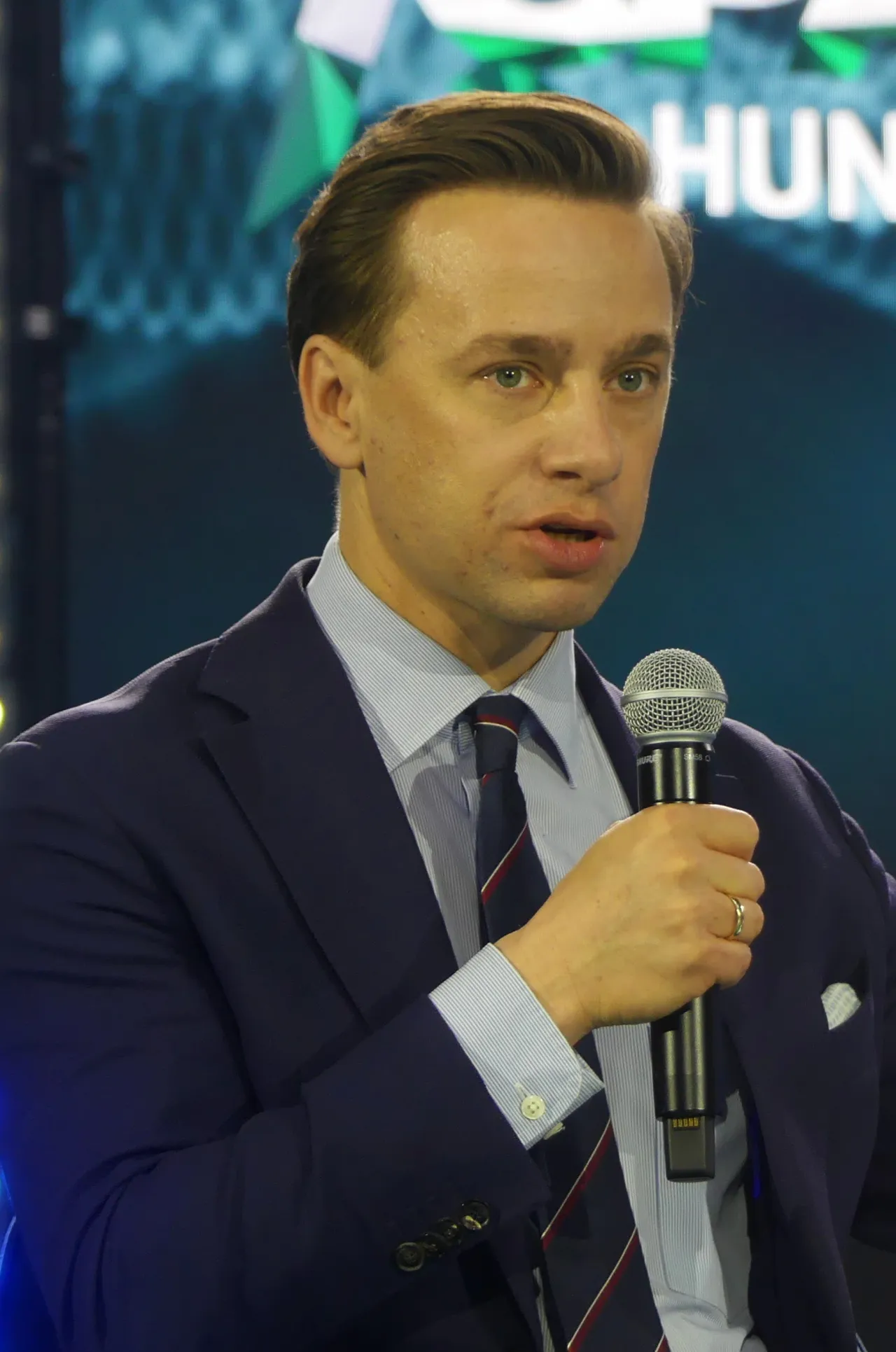 Zdjęcie Czy Bosak ma żonę? Odkryj prawdę o życiu prywatnym Krzysztofa Bosaka