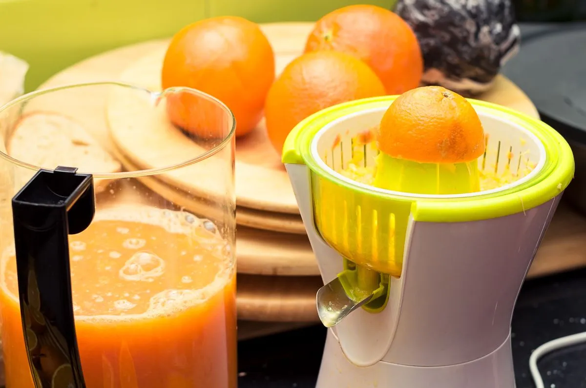 Zdjęcie Sok z pomarańczy na co pomaga? Odkryj jego niesamowite korzyści zdrowotne