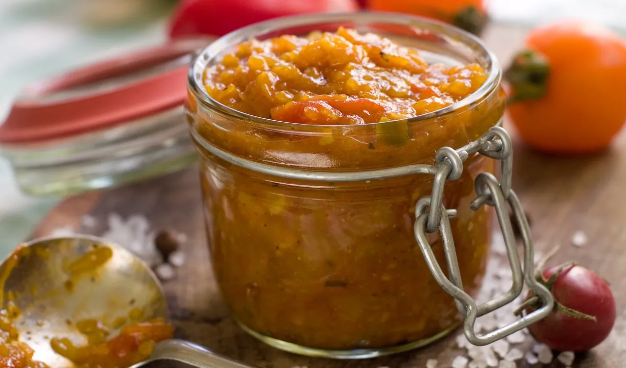 Zdjęcie Sos do spaghetti z cukinii i pomidorów do słoików – łatwy przepis na zimę