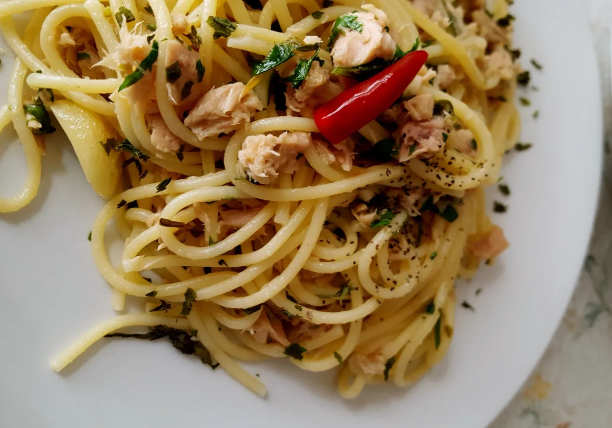 Zdjęcie Proste i szybkie przepisy na spaghetti z tuńczykiem – smaczne warianty w 15 minut