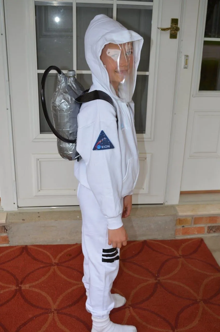 Zdjęcie Jak zrobić strój astronauty krok po kroku – prosty poradnik DIY dla każdego