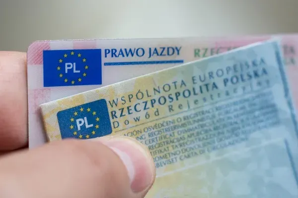Zdjęcie Gdzie w dowodzie rejestracyjnym jest numer silnika? Oto co musisz wiedzieć