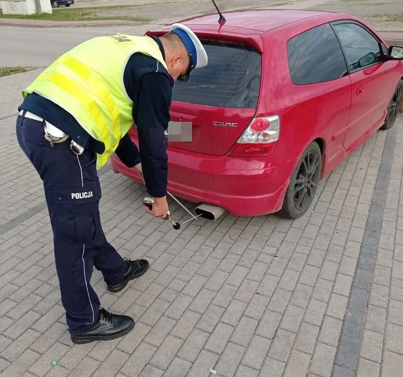 Zdjęcie Jak głośny może być wydech w Polsce? Normy, kary i jak uniknąć mandatu