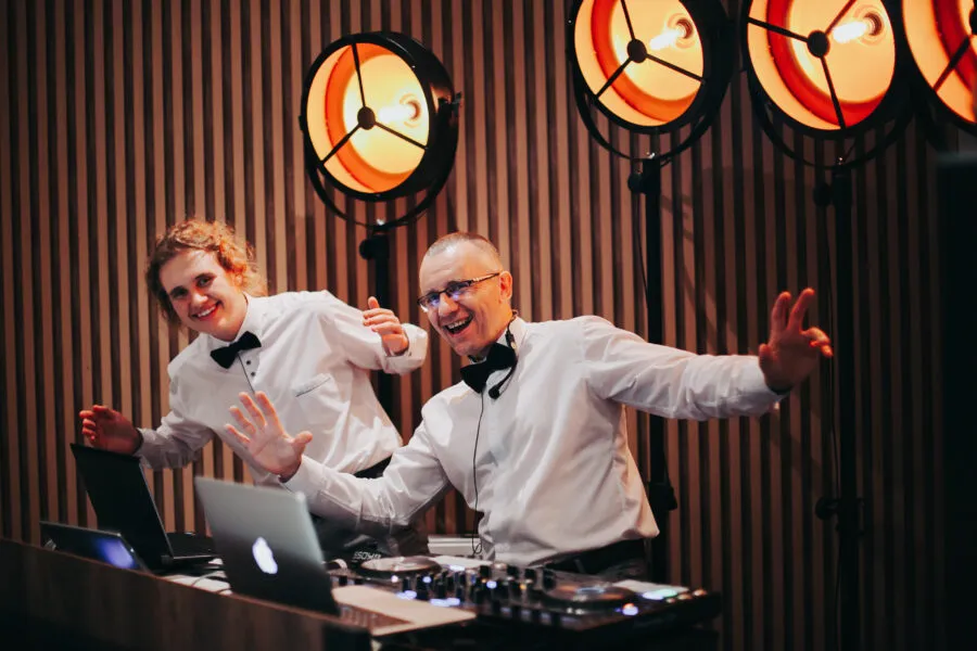 Zdjęcie DJ na 40. urodziny: Ile kosztuje? Sprawdź ceny i czynniki