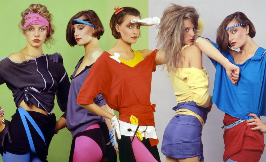 Zdjęcie Kompletna lista niezbędnych elementów do stylizacji PRL na imprezę retro