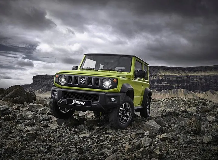 Zdjęcie Pojemność baku Suzuki Jimny - ile litrów paliwa naprawdę zmieścisz?