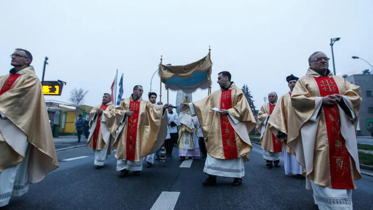 Zdjęcie Ile trwa msza w Wielkanoc? Zaskakujące fakty o czasie nabożeństwa