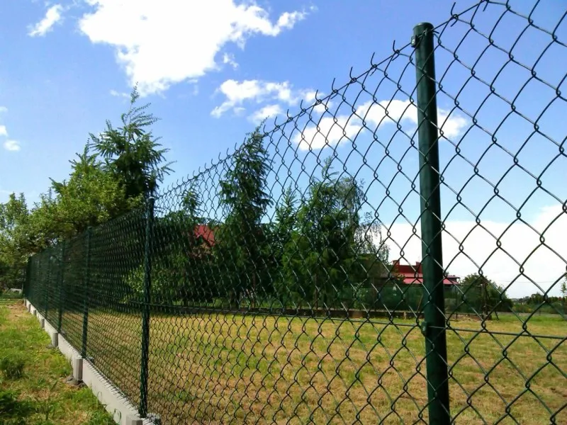 Zdjęcie Jak postawić ogrodzenie z siatki: 9 kroków do udanego montażu